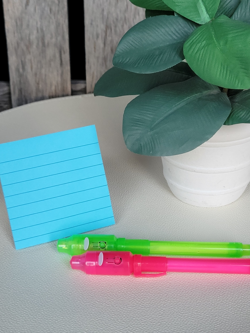 Invisible Ink Pens With Light- Random Pack Includes 2 Pens & 1 Notepad - Picture 3 of 10